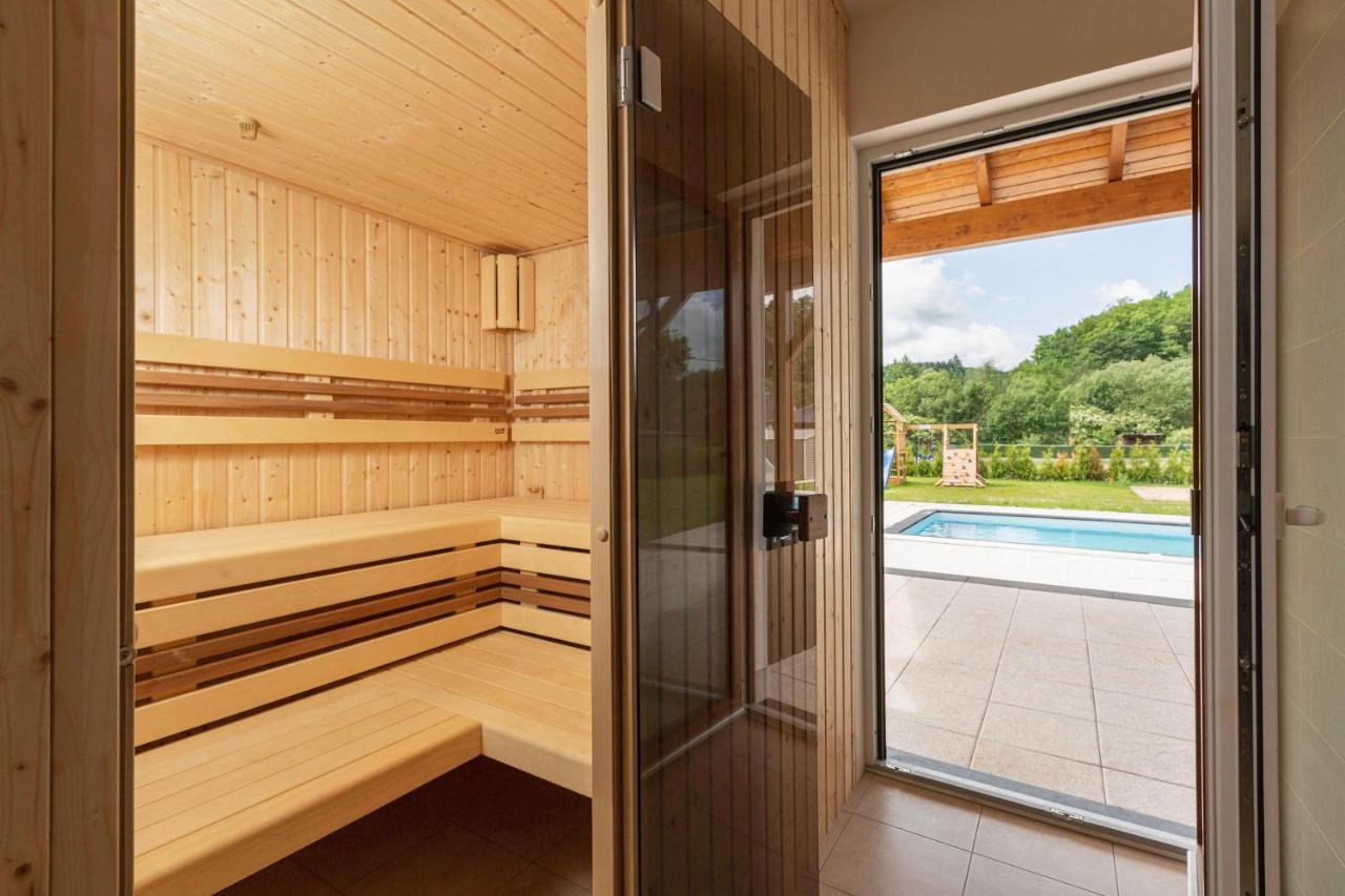House Adam * Prosecne